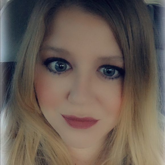 Meet your Posher, Janelle - Picture 1 of 1